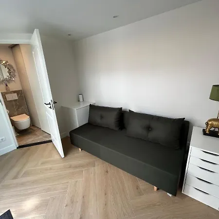 Unique Ground-floor With Beautiful Garden In דירה *