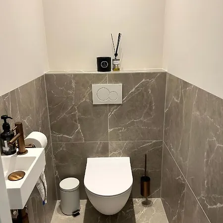 Apartmán Unique Ground-floor With Beautiful Garden In