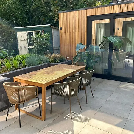 Unique Ground-floor With Beautiful Garden In