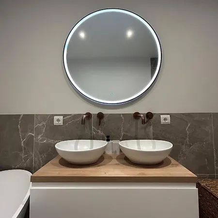 Unique Ground-floor With Beautiful Garden In Apartman *
