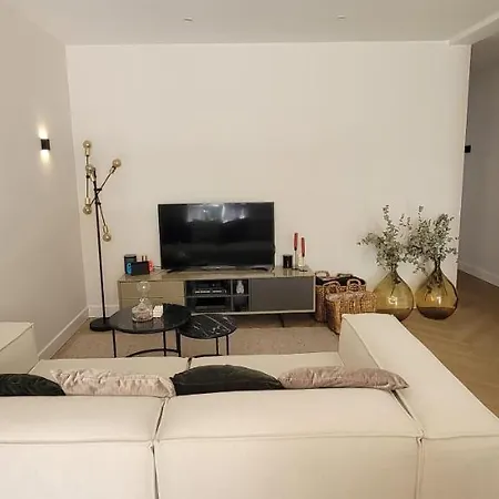 Unique Ground-floor With Beautiful Garden In *